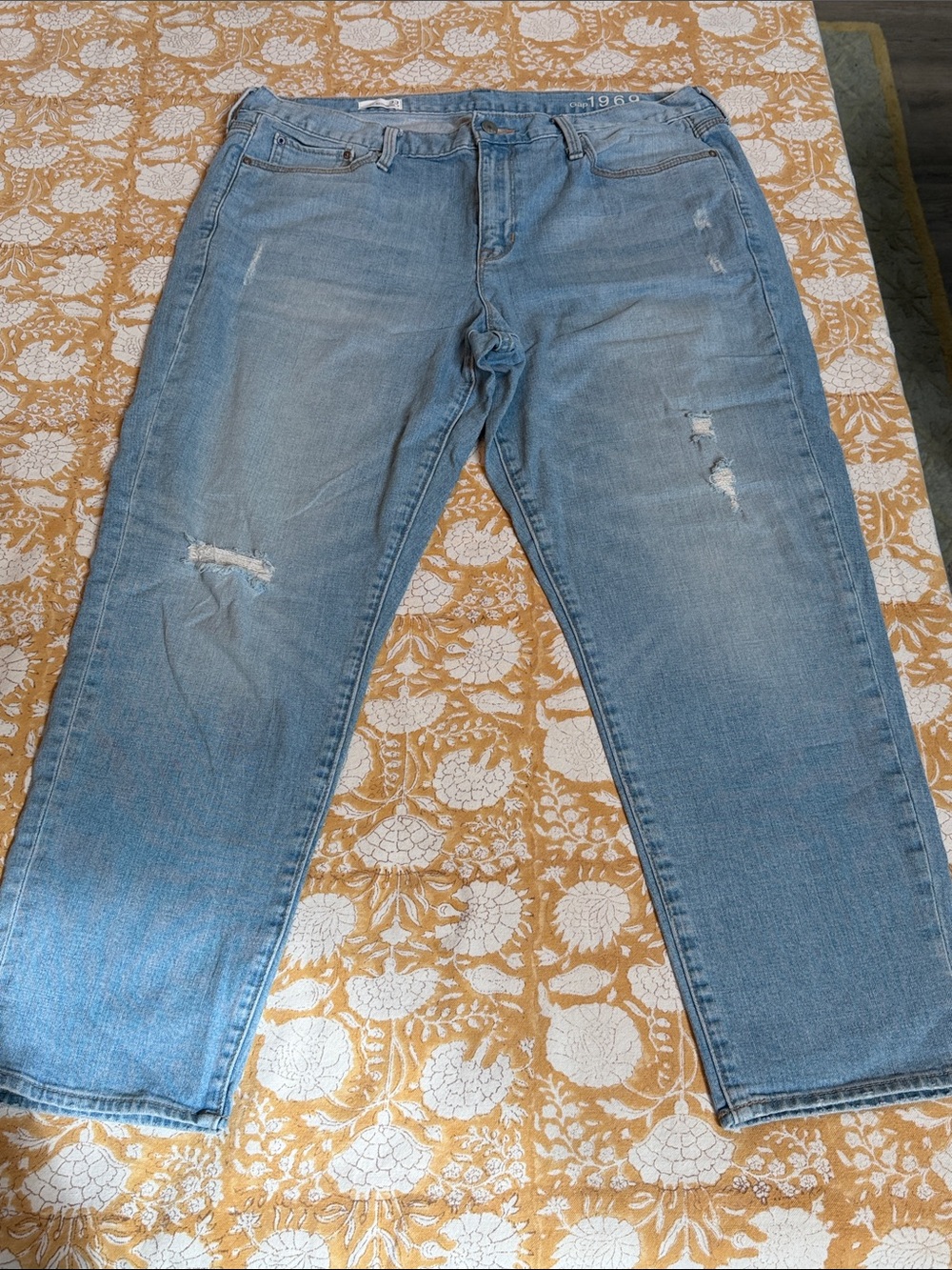 GAP women’s 33 sz 16 sexy boyfriend Light Blue Distressed denim Jeans